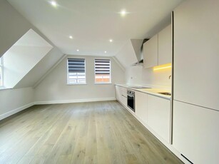 2 bedroom flat for rent in Moulsham Street, Chelmsford, CM2