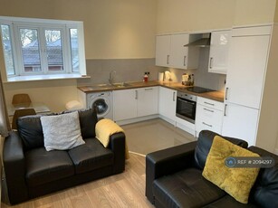 2 bedroom flat for rent in North Hill Road, Leeds, LS6