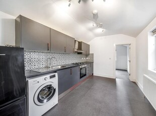2 bedroom flat for rent in Peckham Grove, Peckham, London, SE15