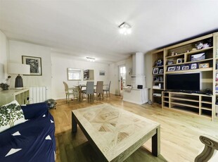 2 bedroom flat for rent in Saltram Crescent, London, W9