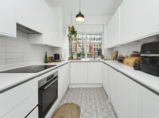 2 bedroom flat for rent in Saxon Hall, Palace Court, W2