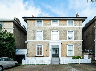 2 bedroom flat for rent in Shooters Hill Road, Blackheath, London, SE3