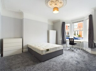 2 bedroom flat for rent in Tavistock Road, Jesmond, Newcastle Upon Tyne, NE2