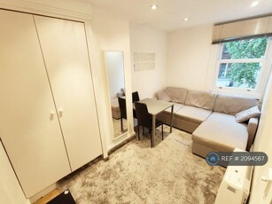 2 bedroom flat for rent in Upper Street, London, N1