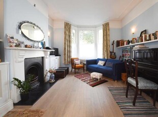 2 Bedroom Flat For Sale In London