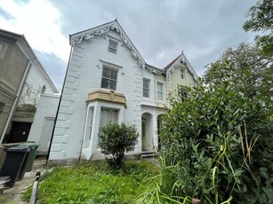 2 bedroom ground floor flat for rent in Oakfield Street, Cardiff, CF24