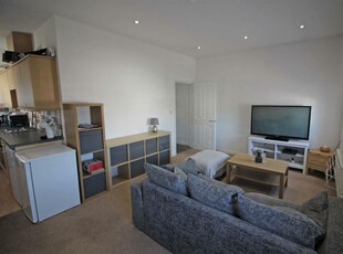 2 bedroom maisonette for rent in Pantbach Place, Birchgrove, Cardiff, CF14