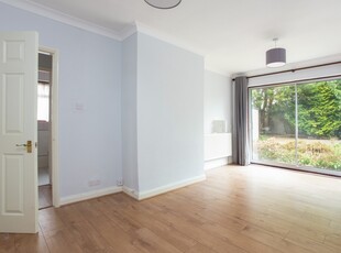 2 bedroom property to let in Foxon Lane Caterham CR3