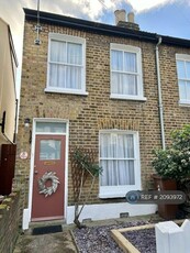 2 bedroom terraced house for rent in Barclay Road, London, E17