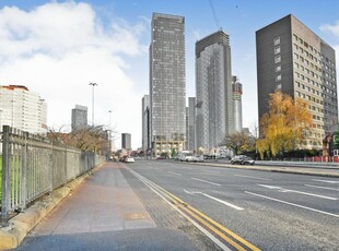 3 bedroom apartment for rent in Victoria Residence, Silvercroft Street, Manchester, M15