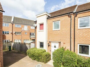 3 bedroom end of terrace house for rent in Eaton Hall Crescent, Broughton, MK10