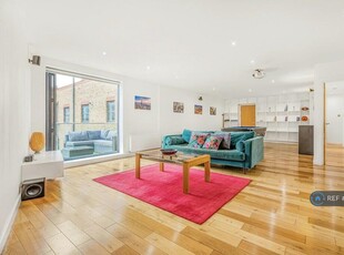 3 bedroom flat for rent in Drysdale Street, London, N1