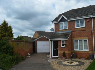 3 bedroom semi-detached house for rent in Calthorpe Close, Bury St Edmunds, IP32