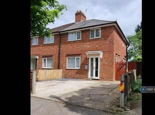 3 bedroom semi-detached house for rent in Highfield Avenue, Lincoln, LN6