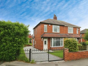 3 bedroom semi-detached house for rent in Knightscroft Avenue, Rothwell, Leeds, West Yorkshire, LS26