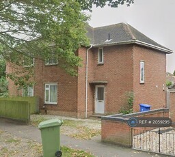 3 bedroom semi-detached house for rent in Little John Road, Norwich, NR4