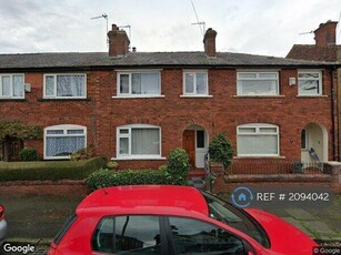 3 bedroom terraced house for rent in Merton Road, Manchester, M25