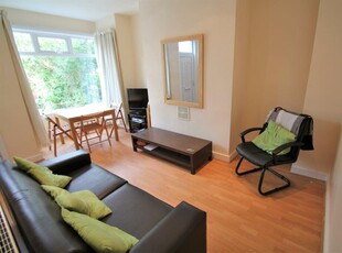 3 bedroom terraced house for rent in St Anns Avenue, Burley Park, Leeds, LS4 2PB, LS4