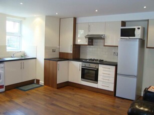 3 bedroom terraced house for rent in Wrangthorn Avenue, Hyde Park, Leeds, LS6 1HE, LS6