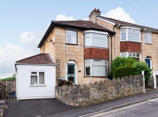 4 bedroom end of terrace house for rent in Upper East Hayes, Bath, BA1