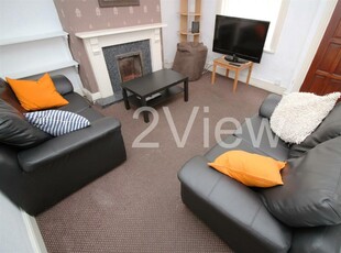 4 bedroom house for rent in Welton Place, Hyde Park, Leeds, LS6