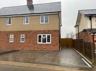 4 Bedroom Semi-detached House For Rent In Grantham