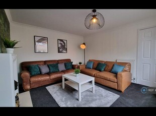 4 bedroom semi-detached house for rent in Woodbridge Vale, Leeds, LS6