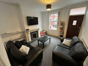 4 bedroom terraced house for rent in Welton Grove, Leeds, West Yorkshire, LS6