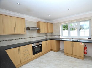 5 bedroom bungalow for rent in Lakehall Road, Thornton Heath, CR7