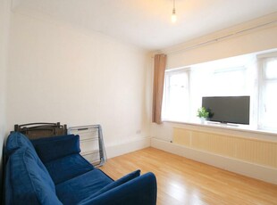 5 bedroom flat for rent in Longbridge Road, IG11