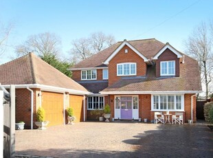 Country house for sale in Seer Mead, Seer Green, Beaconsfield HP9