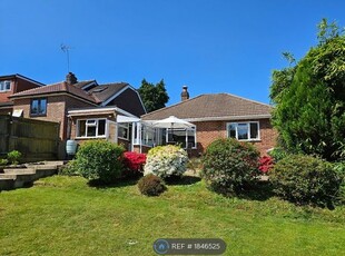 Detached house to rent in Coopers Lane, Crowborough TN6