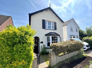 Detached house to rent in Hatch Close, Addlestone KT15