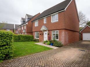 Detached house to rent in Langwood Drive, Horley RH6