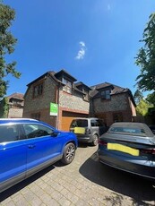 Detached house to rent in South Drive, Littleton, Winchester SO22