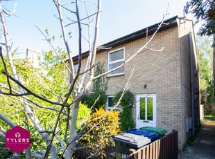 Detached house to rent in Station Road, Impington, Cambridge CB24