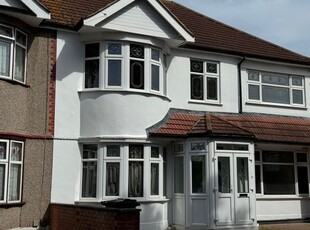 End terrace house to rent in Holland Park Avenue, Ilford IG3