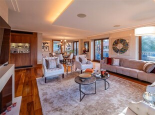 Flat for sale in The Bishops Avenue, Hampstead, London N2