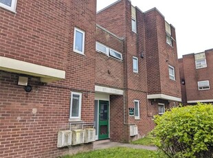 Flat to rent in Beaconsfield, Brookside, Telford, Shropshire TF3