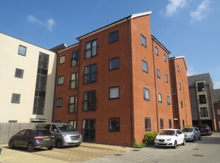 Flat to rent in Boldison Close, Aylesbury HP19
