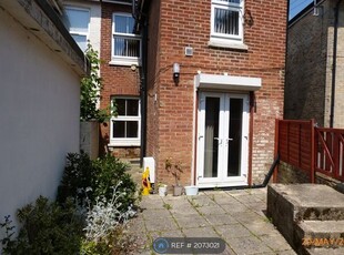 Flat to rent in Branksome, Poole BH12