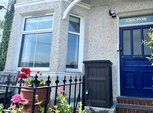 Flat to rent in Cambria Road, Porthaethwy LL59