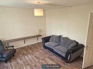 Flat to rent in Chester Road, Stevenage SG1