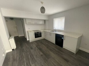 Flat to rent in Chester Road, Yr Wyddgrug CH7