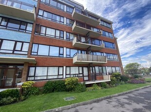 Flat to rent in Clock Tower Court, Park Avenue, Bexhill-On-Sea TN39