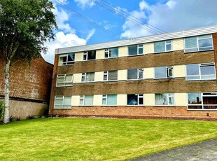 Flat to rent in Court Oak Road, Harborne, Birmingham B17