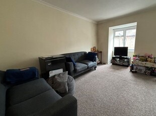 Flat to rent in Drummond Road, Guildford GU1
