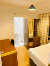 Flat to rent in Ferndale Road, Liverpool, Merseyside L15