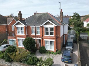 Flat to rent in First Floor Flat, 25 Belsize Road, Worthing BN11