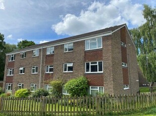 Flat to rent in Fleming Avenue, Southampton SO52